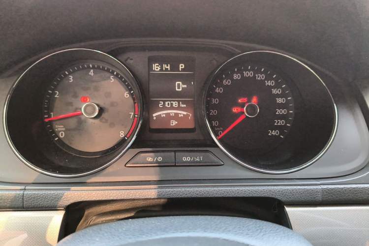 Used Volkswagen Lavida 2017 1.6L Automatic Comfort Edition Instrument Cluster