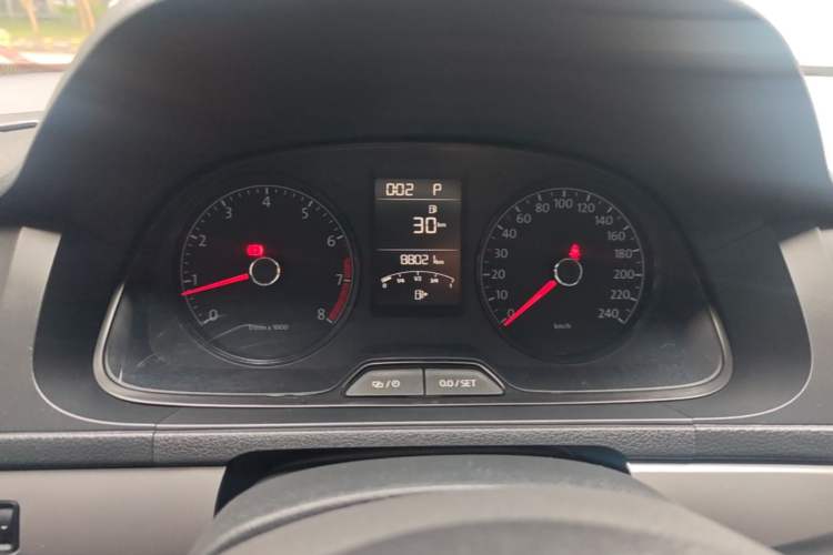Used Volkswagen Lavida 2017 1.6L Automatic Comfort Edition Instrument Cluster
