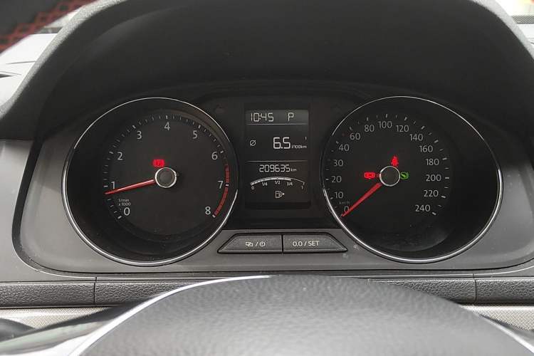 Used Volkswagen Lavida 2017 1.6L Automatic Comfort Edition Instrument Cluster