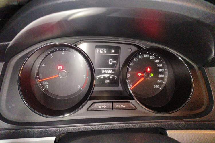 Used Volkswagen Lavida 2017 1.6L Automatic Comfort Edition Instrument Cluster