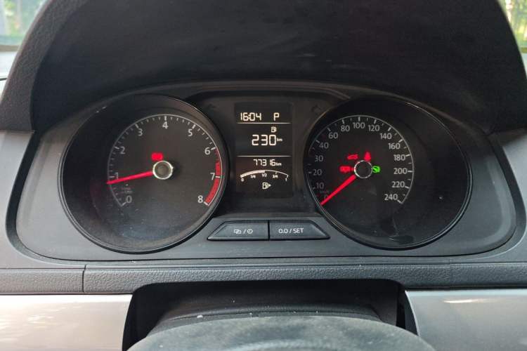 Used Volkswagen Lavida 2017 1.6L Automatic Fashion Edition Instrument Cluster