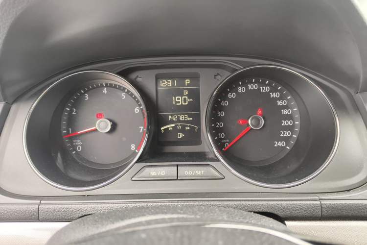 Used Volkswagen Lavida 2017 1.6L Automatic Comfort Edition Instrument Cluster