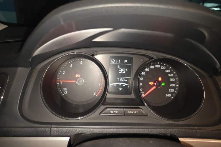 Used Volkswagen Lavida 2017 1.6L Automatic Comfort Edition Instrument Cluster