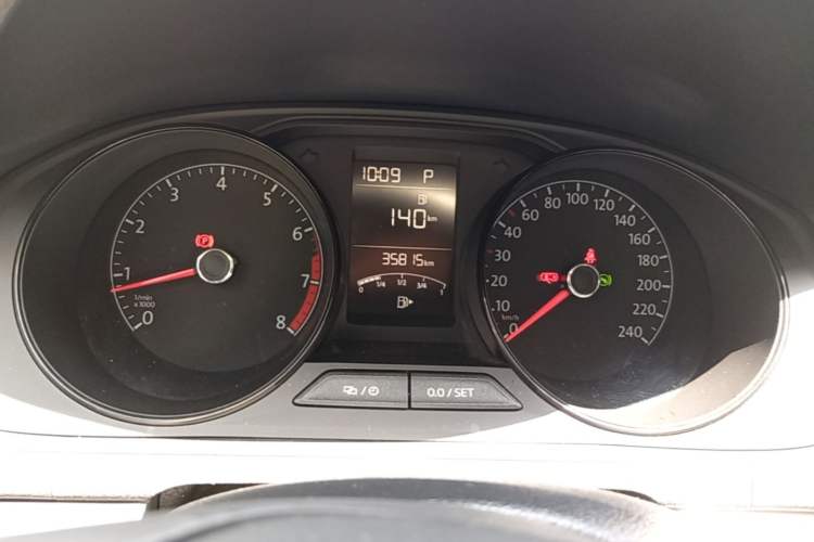 Used Volkswagen Lavida 2017 1.6L Automatic Fashion Edition Instrument Cluster