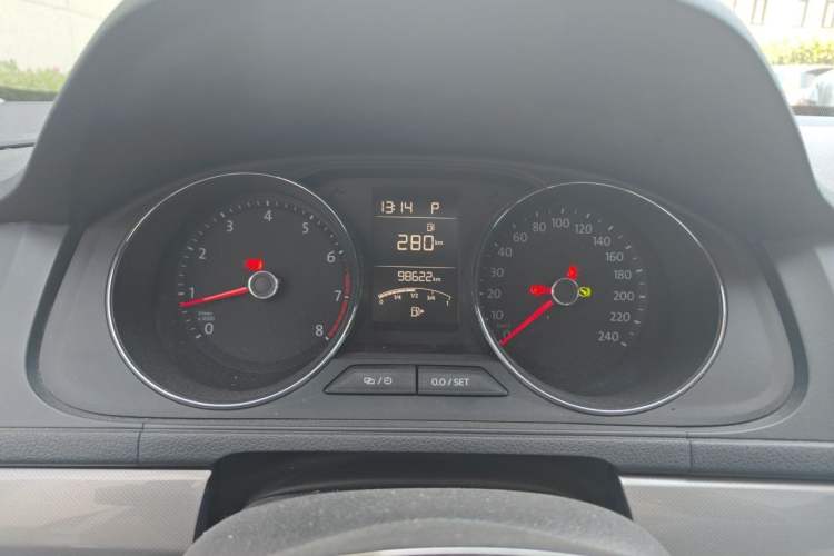 Used Volkswagen Lavida 2017 1.6L Automatic Comfort Edition Instrument Cluster