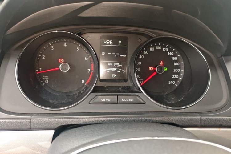 Used Volkswagen Lavida 2017 1.6L Automatic Comfort Edition Instrument Cluster