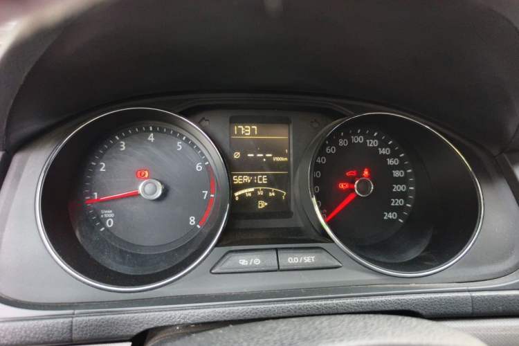Used Volkswagen Lavida 2017 1.6L Manual Comfort Edition Instrument Cluster
