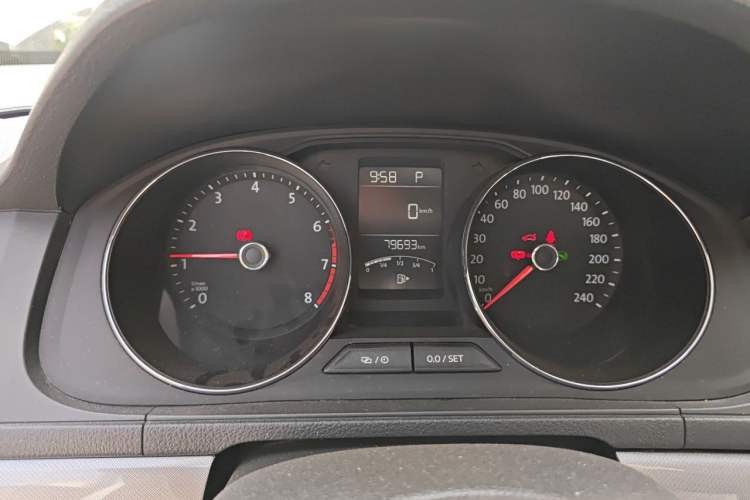 Used Volkswagen Lavida 2017 1.6L Automatic Comfort Edition Instrument Cluster