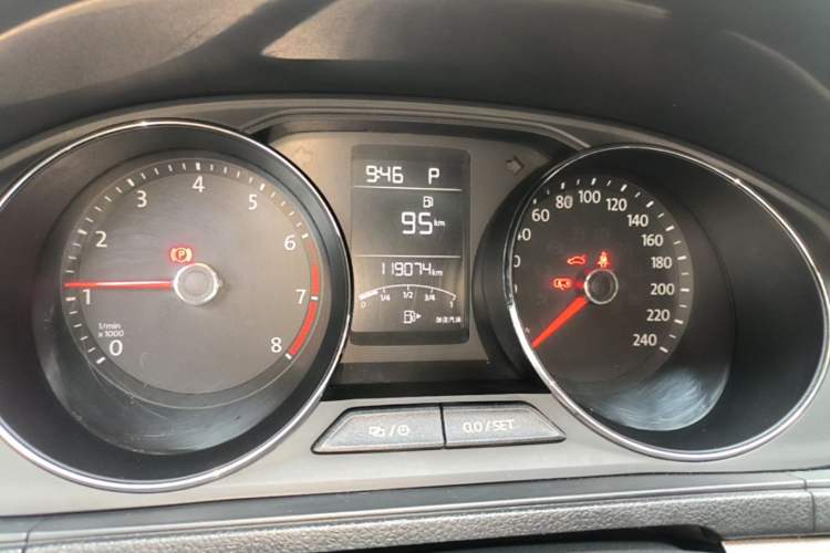 Used Volkswagen Lavida 2017 1.6L Automatic Comfort Edition Instrument Cluster