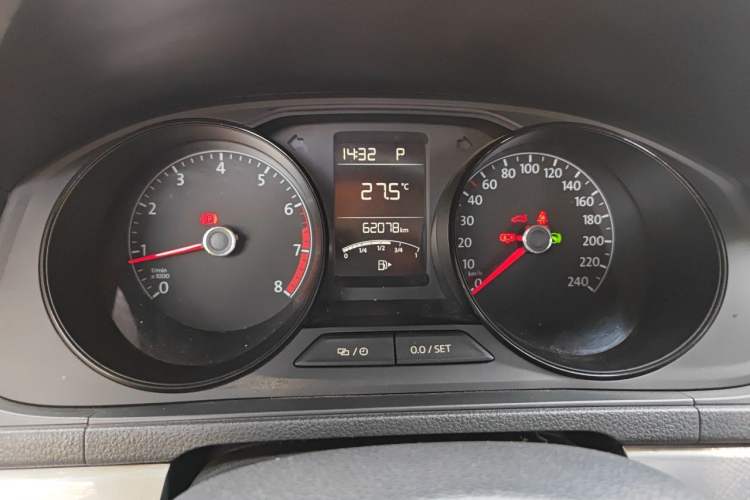 Used Volkswagen Lavida 2017 1.6L Automatic Fashion Edition Instrument Cluster