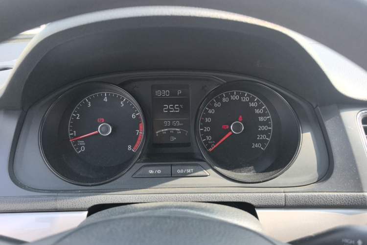 Used Volkswagen Lavida 2017 1.6L Automatic Fashion Edition Instrument Cluster