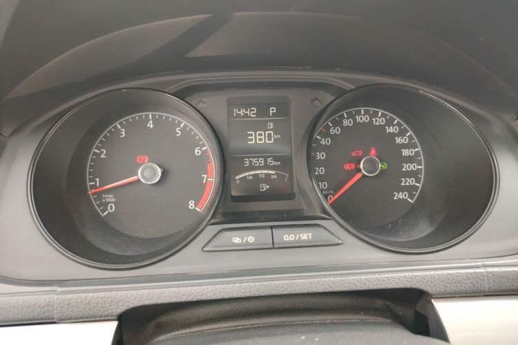 Used Volkswagen Lavida 2017 1.6L Automatic Fashion Edition Instrument Cluster