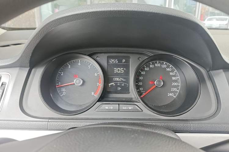 Used Volkswagen Lavida 2017 1.6L Automatic Fashion Edition Instrument Cluster