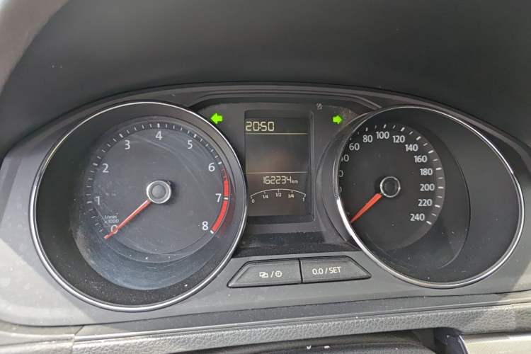 Used Volkswagen Lavida 2017 1.6L Automatic Comfort Edition Instrument Cluster
