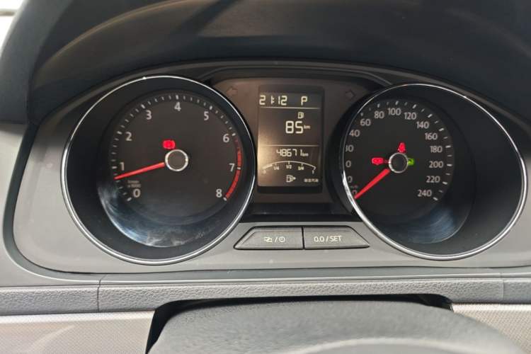 Used Volkswagen Lavida 2017 1.6L Automatic Comfort Edition Instrument Cluster