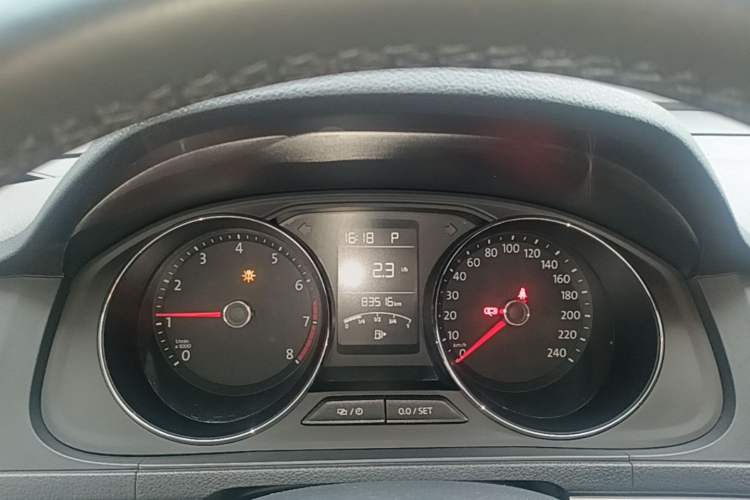 Used Volkswagen Lavida 2017 1.6L Automatic Comfort Edition Instrument Cluster