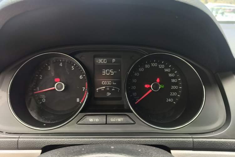 Used Volkswagen Lavida 2017 1.6L Automatic Comfort Edition Instrument Cluster