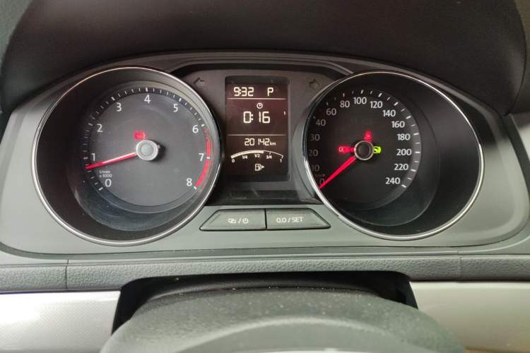 Used Volkswagen Lavida 2017 1.6L Automatic Comfort Edition Instrument Cluster