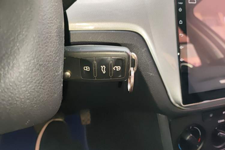 Used Volkswagen Lavida 2017 1.6L Automatic Fashion Edition Interior 1