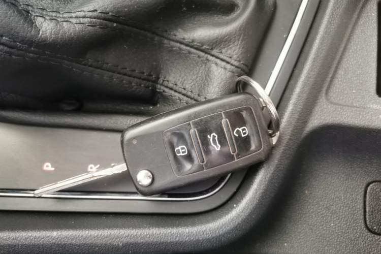 Used Volkswagen Lavida 2017 1.6L Automatic Comfort Edition Interior 1