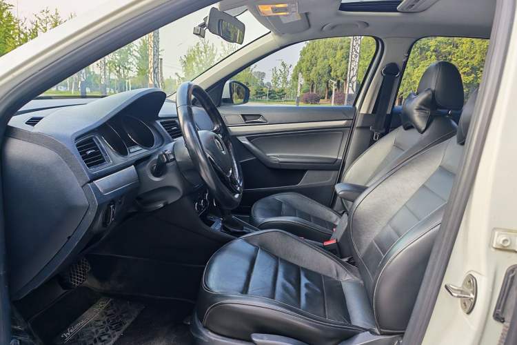 Used Volkswagen Lavida 2017 1.6L Automatic Comfort Edition Interior 1