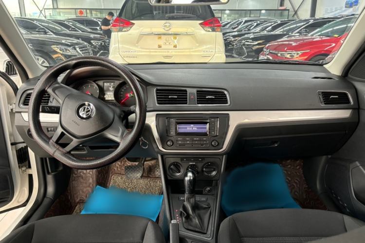 Used Volkswagen Lavida 2017 1.6L Automatic Fashion Edition Interior 1