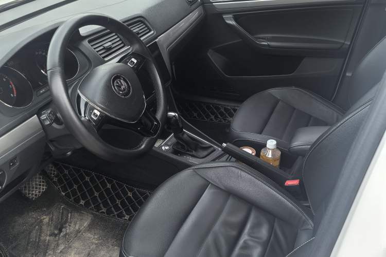 Used Volkswagen Lavida 2017 1.6L Automatic Comfort Edition Interior 1