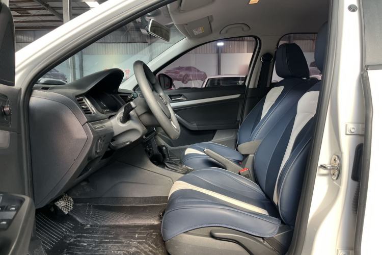 Used Volkswagen Lavida 2017 1.6L Automatic Fashion Edition Interior 2