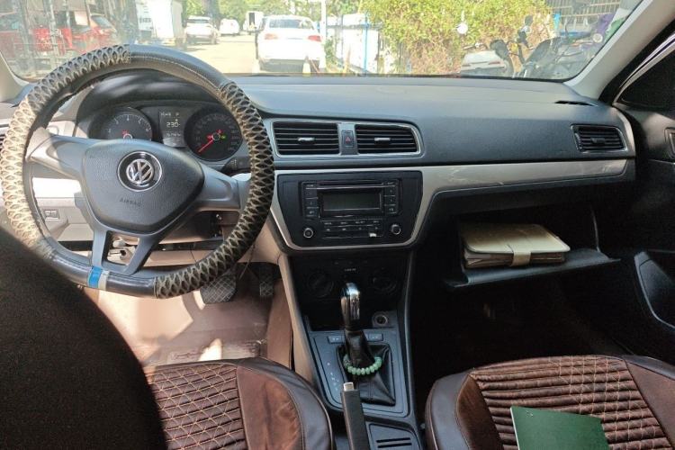 Used Volkswagen Lavida 2017 1.6L Automatic Fashion Edition Interior 2