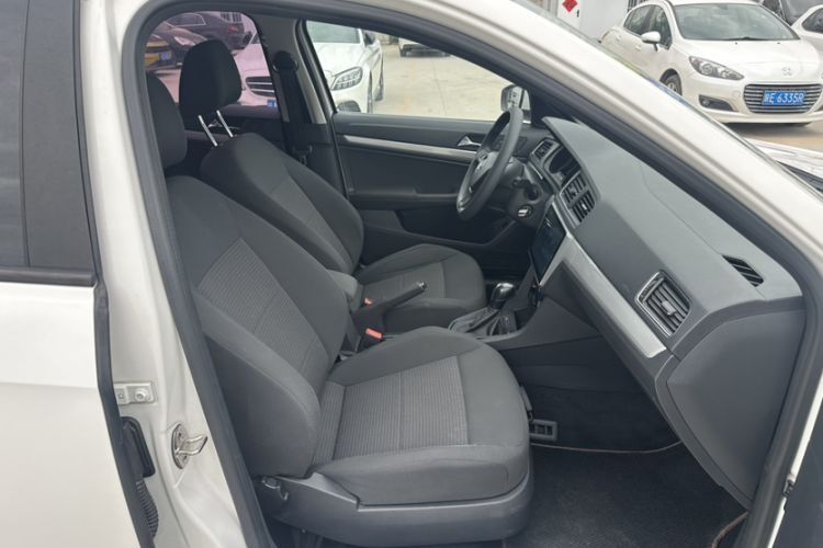 Used Volkswagen Lavida 2017 1.6L Automatic Fashion Edition Interior 2