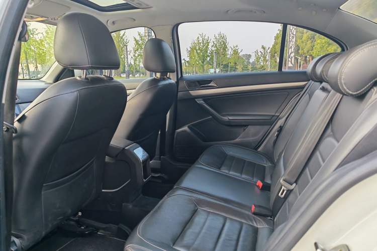 Used Volkswagen Lavida 2017 1.6L Automatic Comfort Edition Interior 2