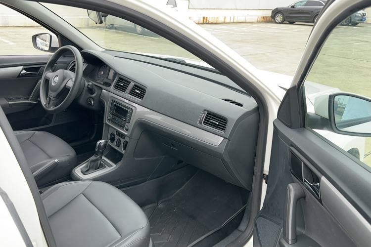 Used Volkswagen Lavida 2017 1.6L Automatic Comfort Edition Interior 2