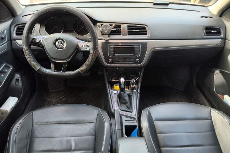 Used Volkswagen Lavida 2017 1.6L Automatic Comfort Edition Interior 2