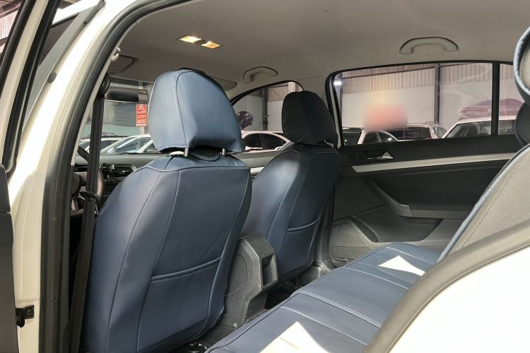 Used Volkswagen Lavida 2017 1.6L Automatic Fashion Edition Interior 3