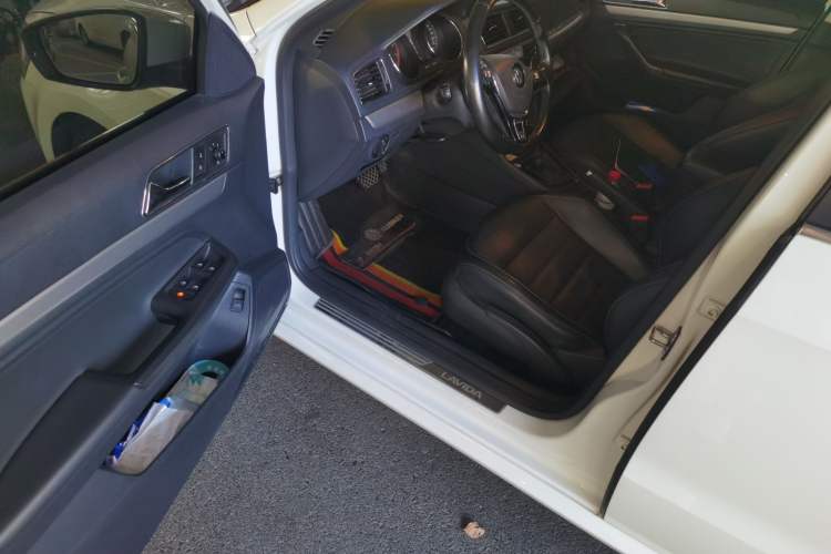 Used Volkswagen Lavida 2017 230TSI DSG Comfort Edition Interior 3