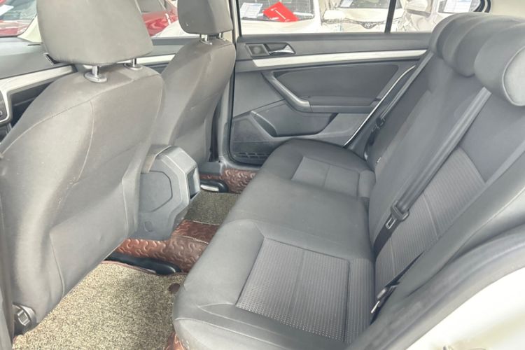 Used Volkswagen Lavida 2017 1.6L Automatic Fashion Edition Interior 3