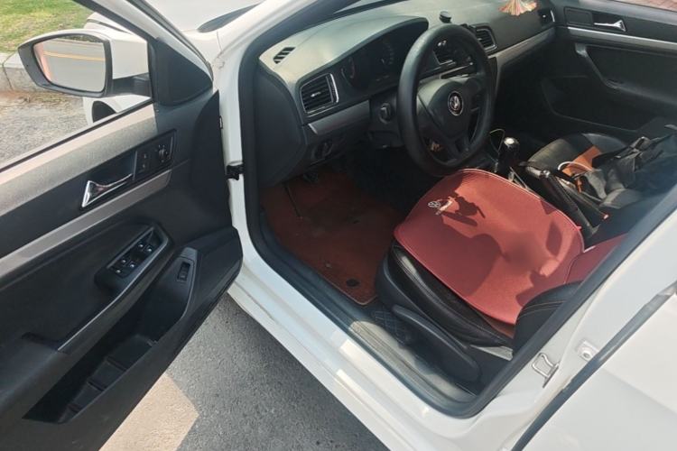 Used Volkswagen Lavida 2017 1.6L Manual Fashion Edition Interior 3
