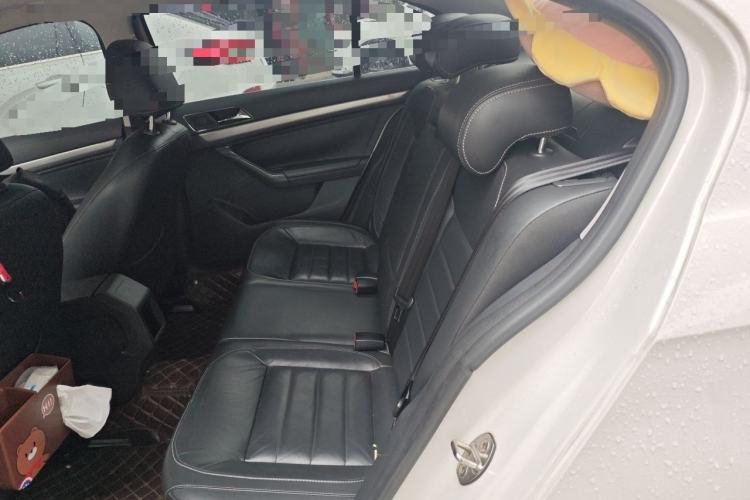 Used Volkswagen Lavida 2017 1.6L Automatic Comfort Edition Interior 4
