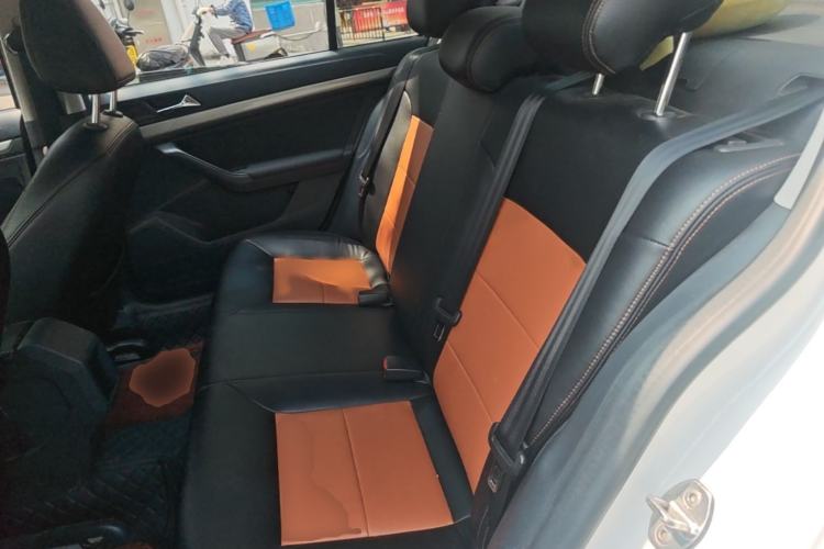 Used Volkswagen Lavida 2017 1.6L Manual Fashion Edition Interior 4