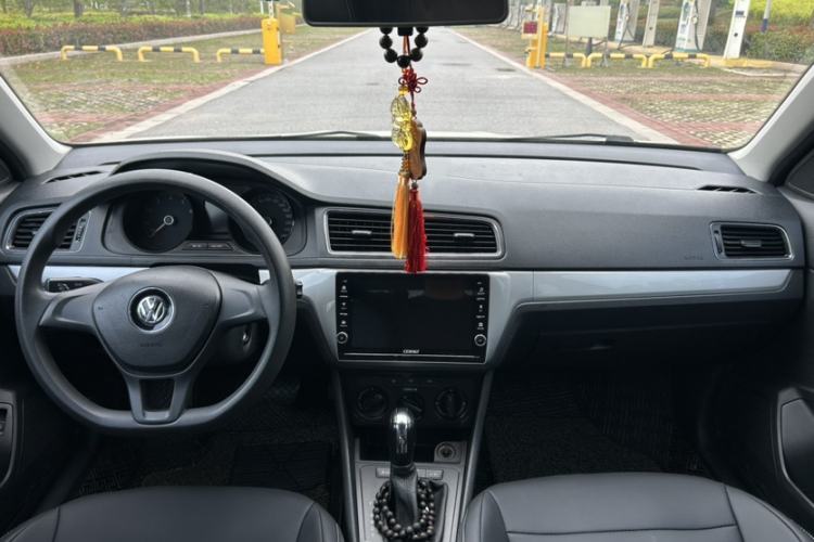 Used Volkswagen Lavida 2017 1.6L Automatic Fashion Edition Interior 4