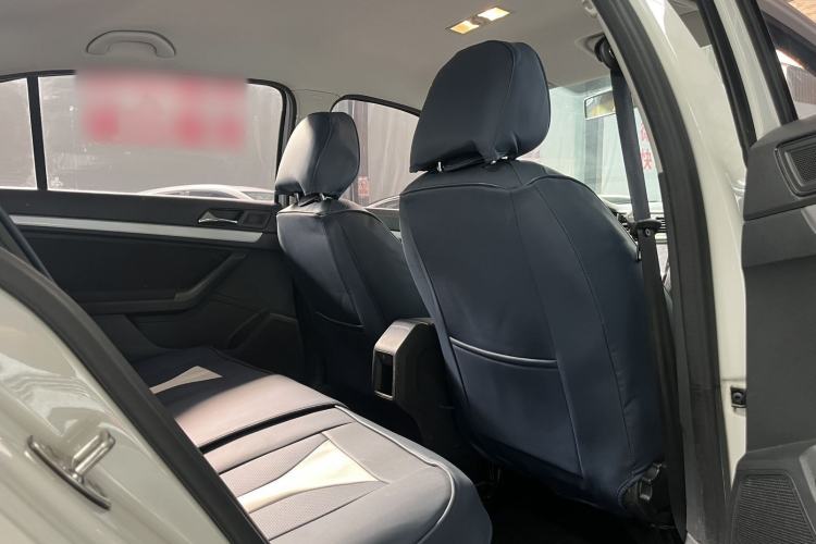 Used Volkswagen Lavida 2017 1.6L Automatic Fashion Edition Interior 5