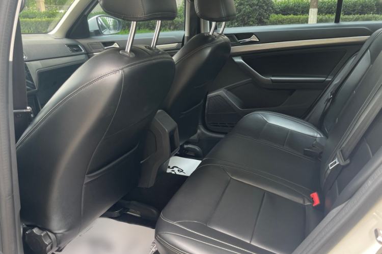 Used Volkswagen Lavida 2017 1.6L Automatic Fashion Edition Interior 5