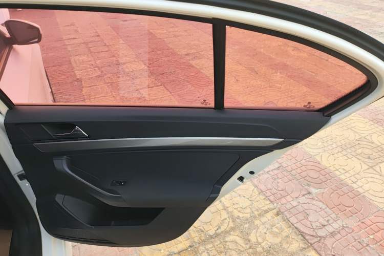 Used Volkswagen Lavida 2017 1.6L Automatic Fashion Edition Interior 6