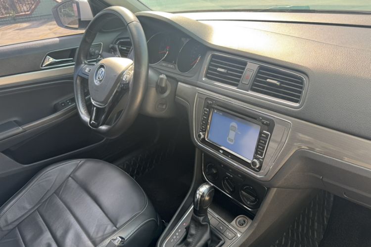 Used Volkswagen Lavida 2017 1.6L Automatic Comfort Edition Interior 6