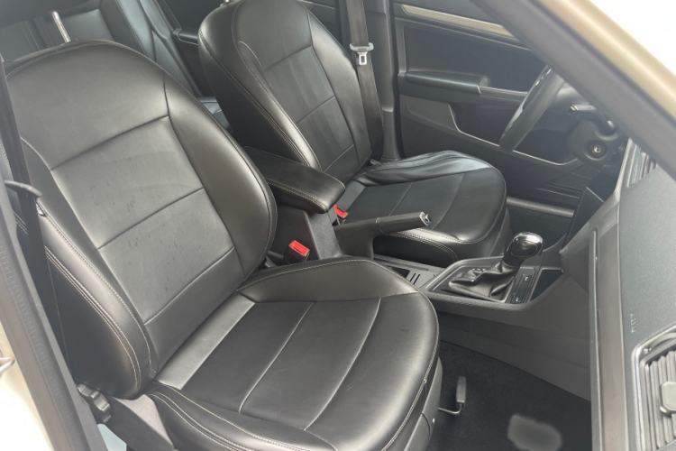 Used Volkswagen Lavida 2017 1.6L Automatic Fashion Edition Interior 7