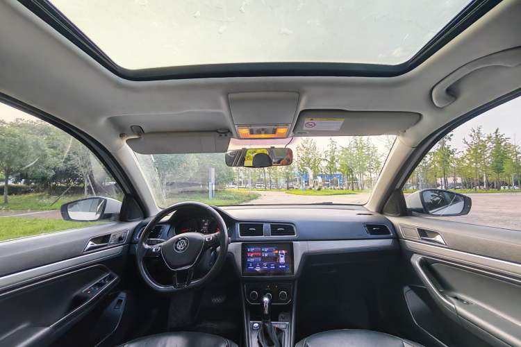 Used Volkswagen Lavida 2017 1.6L Automatic Comfort Edition Interior 9