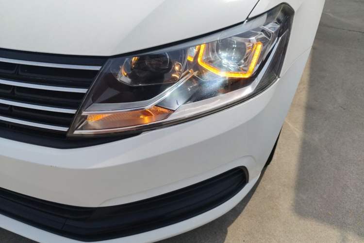 Used Volkswagen Lavida 2017 1.6L Automatic Fashion Edition Left Front Headlight