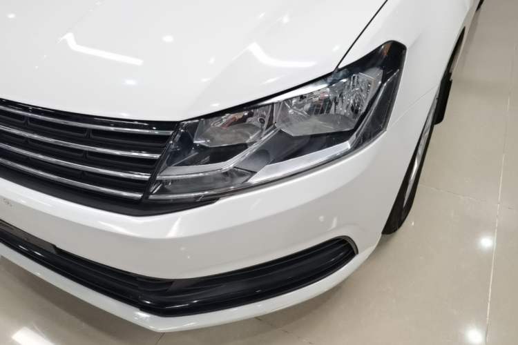 Used Volkswagen Lavida 2017 1.6L Automatic Fashion Edition Left Front Headlight