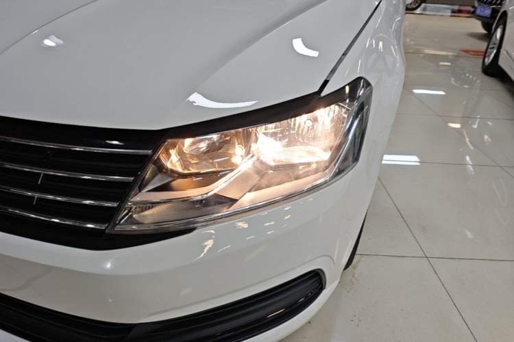 Used Volkswagen Lavida 2017 1.6L Automatic Fashion Edition Left Front Headlight