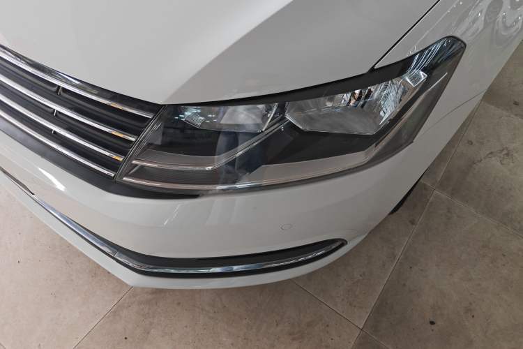 Used Volkswagen Lavida 2017 1.6L Automatic Comfort Edition Left Front Headlight